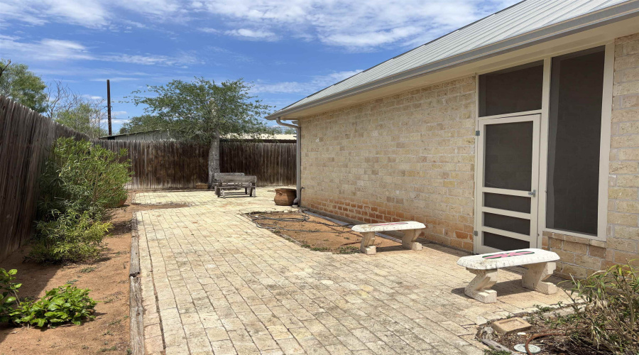 809 North Oscar, Hebbronville, Texas 78361, 2 Bedrooms Bedrooms, 6 Rooms Rooms,2 BathroomsBathrooms,Residential,For Sale,809 North Oscar,20261886