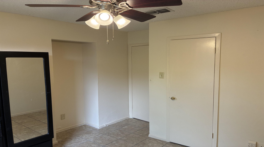 1219 Truman Ln, LAREDO, Texas 78046, 2 Bedrooms Bedrooms, 4 Rooms Rooms,1 BathroomBathrooms,Residential,For Rent,1219 Truman Ln,20261888