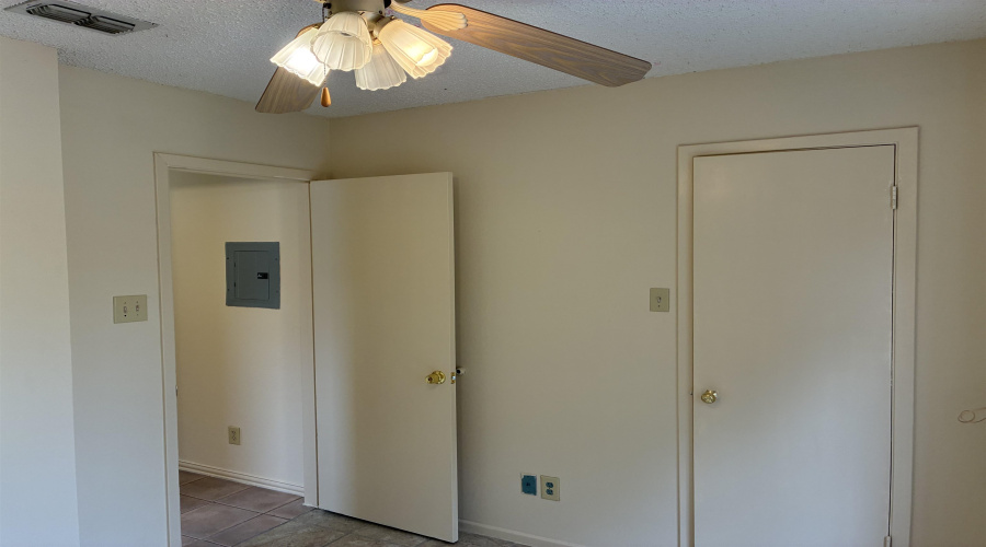 1219 Truman Ln, LAREDO, Texas 78046, 2 Bedrooms Bedrooms, 4 Rooms Rooms,1 BathroomBathrooms,Residential,For Rent,1219 Truman Ln,20261888