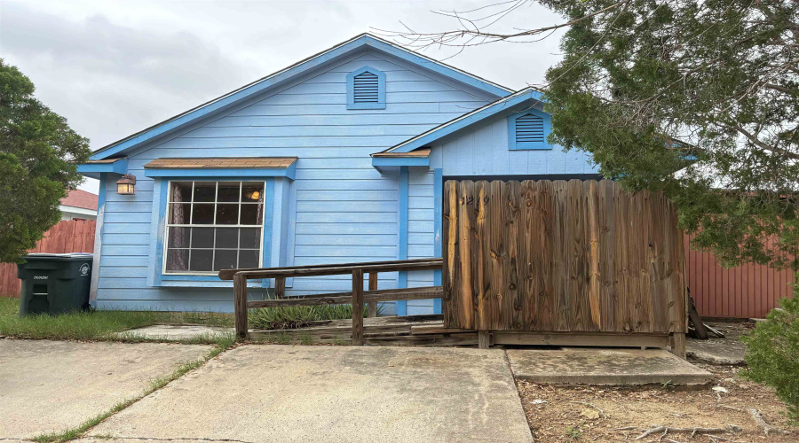 1219 Truman Ln, LAREDO, Texas 78046, 2 Bedrooms Bedrooms, 4 Rooms Rooms,1 BathroomBathrooms,Residential,For Rent,1219 Truman Ln,20261888