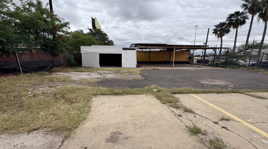 2201 San Bernardo Ave, Laredo, Texas 78040, 1 Room Rooms,1 BathroomBathrooms,Commercial retail/office,For Sale,2201 San Bernardo Ave,20261893