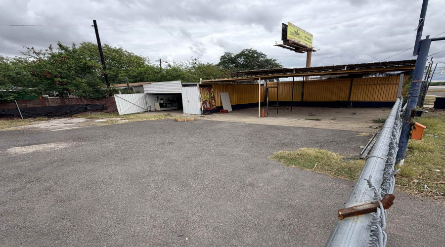 2201 San Bernardo Ave, Laredo, Texas 78040, 1 Room Rooms,1 BathroomBathrooms,Commercial retail/office,For Sale,2201 San Bernardo Ave,20261893