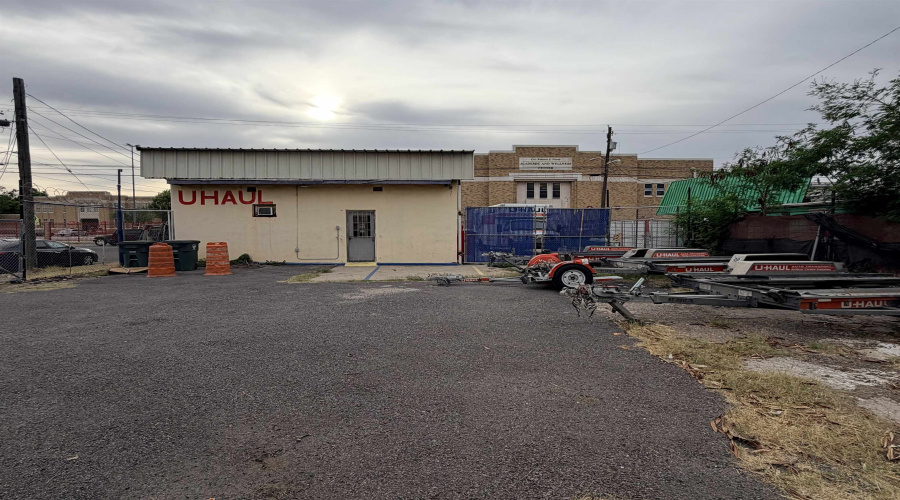 2201 San Bernardo Ave, Laredo, Texas 78040, 1 Room Rooms,1 BathroomBathrooms,Commercial retail/office,For Sale,2201 San Bernardo Ave,20261893