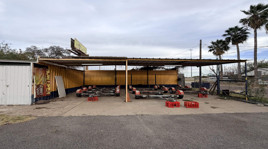 2201 San Bernardo Ave, Laredo, Texas 78040, 1 Room Rooms,1 BathroomBathrooms,Commercial retail/office,For Sale,2201 San Bernardo Ave,20261893