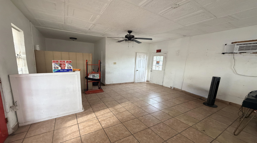 2201 San Bernardo Ave, Laredo, Texas 78040, 1 Room Rooms,1 BathroomBathrooms,Commercial retail/office,For Sale,2201 San Bernardo Ave,20261893