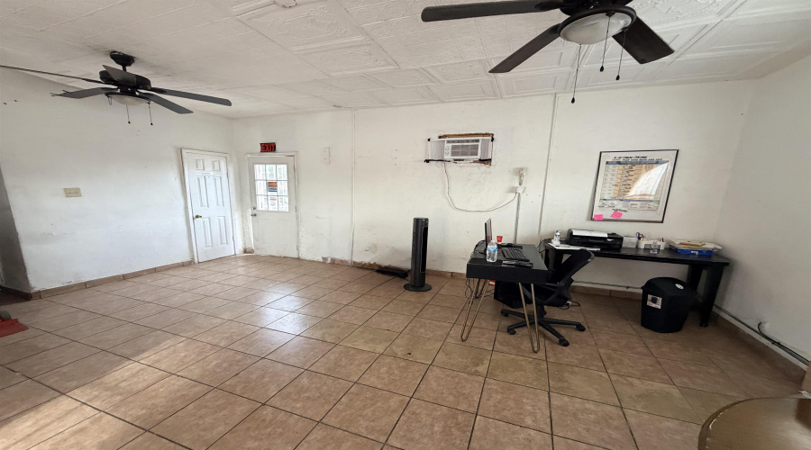 2201 San Bernardo Ave, Laredo, Texas 78040, 1 Room Rooms,1 BathroomBathrooms,Commercial retail/office,For Sale,2201 San Bernardo Ave,20261893
