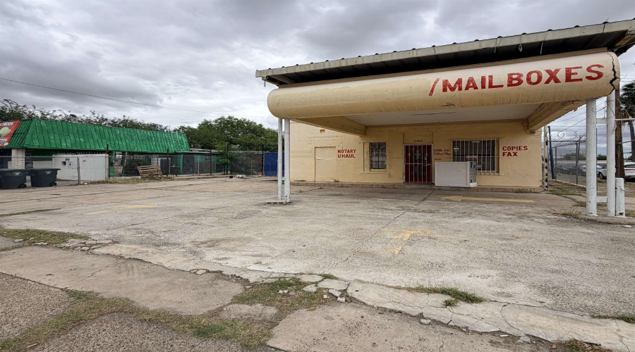 2201 San Bernardo Ave, Laredo, Texas 78040, 1 Room Rooms,1 BathroomBathrooms,Commercial retail/office,For Sale,2201 San Bernardo Ave,20261893