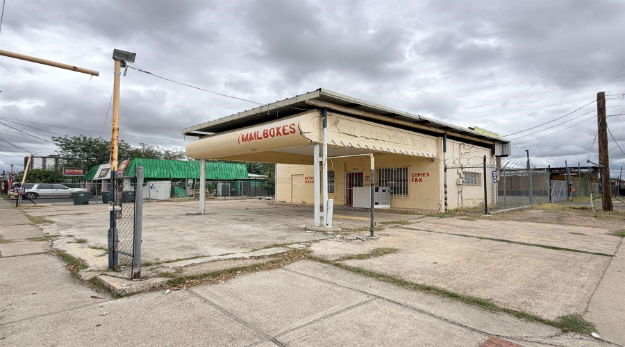 2201 San Bernardo Ave, Laredo, Texas 78040, 1 Room Rooms,1 BathroomBathrooms,Commercial retail/office,For Sale,2201 San Bernardo Ave,20261893