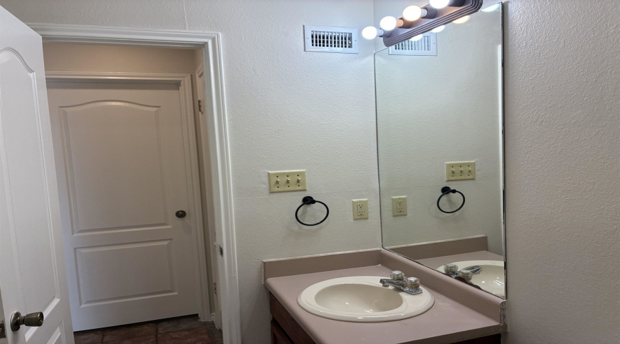 511 Shiloh Dr, LAREDO, Texas 78045, 1 Bedroom Bedrooms, 4 Rooms Rooms,1 BathroomBathrooms,Residential,For Rent,511 Shiloh Dr,20261895