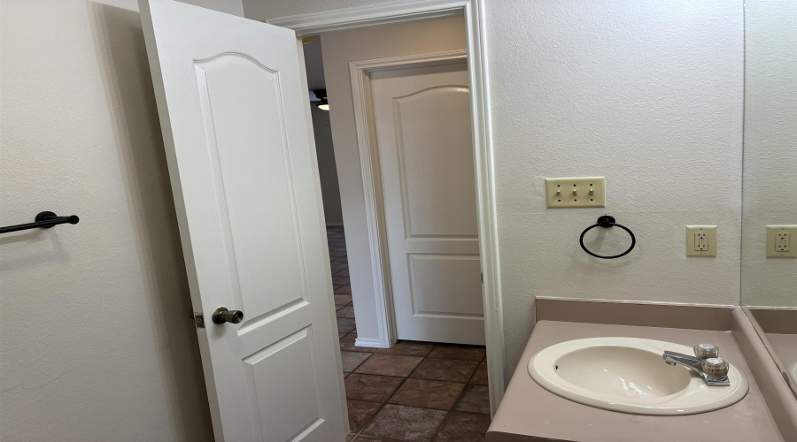 511 Shiloh Dr, LAREDO, Texas 78045, 1 Bedroom Bedrooms, 4 Rooms Rooms,1 BathroomBathrooms,Residential,For Rent,511 Shiloh Dr,20261895