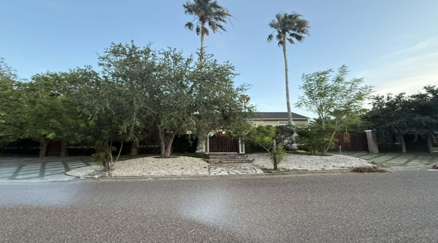 3110 Jacaranda Dr., Harlingen, Texas 78550-7448, 4 Bedrooms Bedrooms, 11 Rooms Rooms,5 BathroomsBathrooms,Residential,For Rent,3110 Jacaranda Dr.,20261897