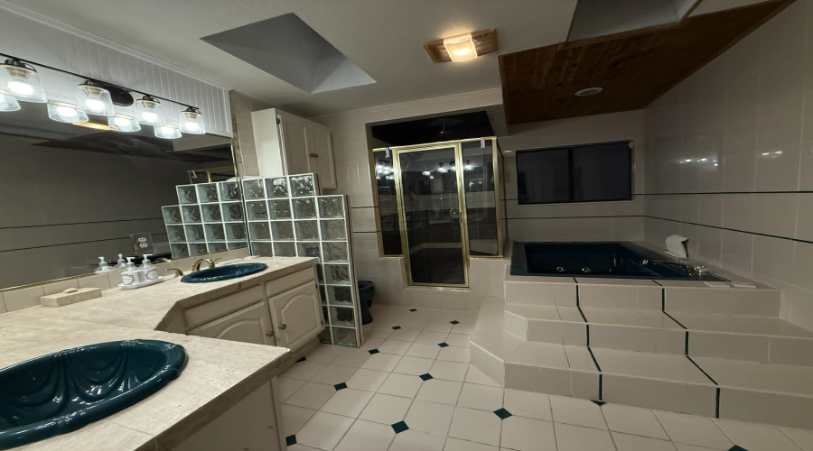 3110 Jacaranda Dr., Harlingen, Texas 78550-7448, 4 Bedrooms Bedrooms, 11 Rooms Rooms,5 BathroomsBathrooms,Residential,For Rent,3110 Jacaranda Dr.,20261897