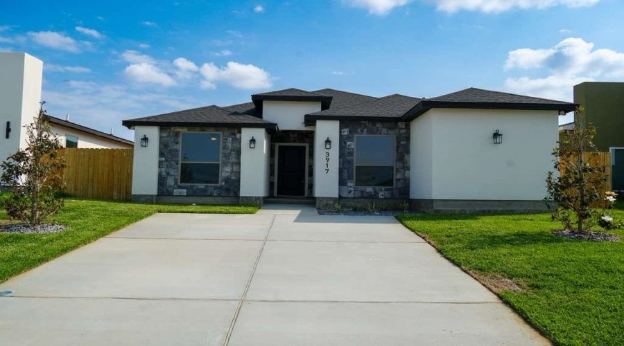 3917 Yoyis St., Laredo, Texas 78046, 3 Bedrooms Bedrooms, 5 Rooms Rooms,2 BathroomsBathrooms,Residential,For Sale,3917 Yoyis St.,20261899