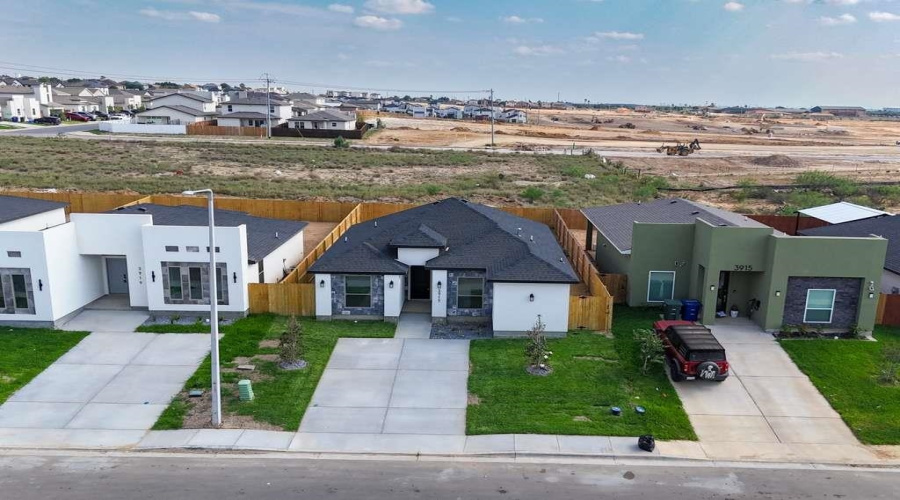 3917 Yoyis St., Laredo, Texas 78046, 3 Bedrooms Bedrooms, 5 Rooms Rooms,2 BathroomsBathrooms,Residential,For Sale,3917 Yoyis St.,20261899