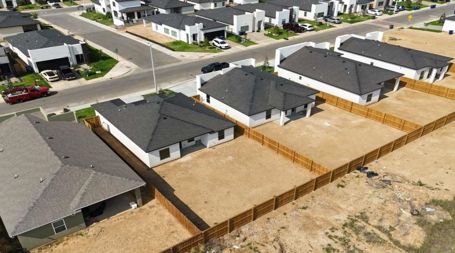 3917 Yoyis St., Laredo, Texas 78046, 3 Bedrooms Bedrooms, 5 Rooms Rooms,2 BathroomsBathrooms,Residential,For Sale,3917 Yoyis St.,20261899