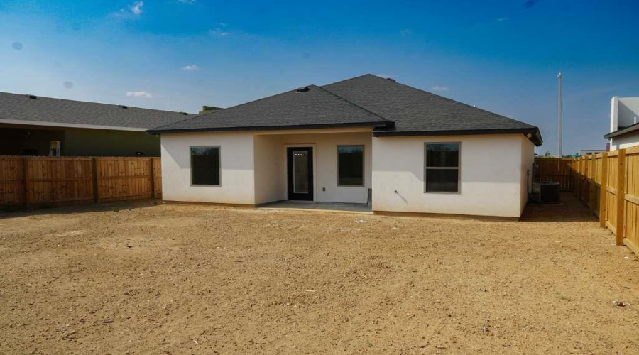 3917 Yoyis St., Laredo, Texas 78046, 3 Bedrooms Bedrooms, 5 Rooms Rooms,2 BathroomsBathrooms,Residential,For Sale,3917 Yoyis St.,20261899