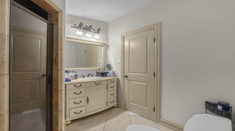 3901 Bear Claw Ln, Laredo, Texas 78043, 5 Bedrooms Bedrooms, 7 Rooms Rooms,2 BathroomsBathrooms,Residential,For Sale,3901 Bear Claw Ln,20261901