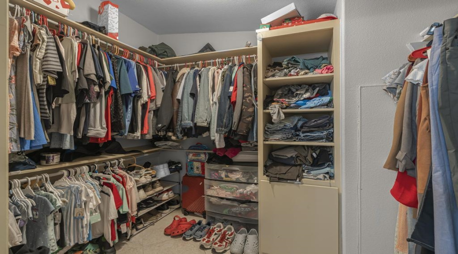 3901 Bear Claw Ln, Laredo, Texas 78043, 5 Bedrooms Bedrooms, 7 Rooms Rooms,2 BathroomsBathrooms,Residential,For Sale,3901 Bear Claw Ln,20261901