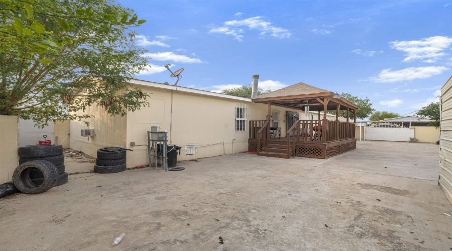 3901 Bear Claw Ln, Laredo, Texas 78043, 5 Bedrooms Bedrooms, 7 Rooms Rooms,2 BathroomsBathrooms,Residential,For Sale,3901 Bear Claw Ln,20261901