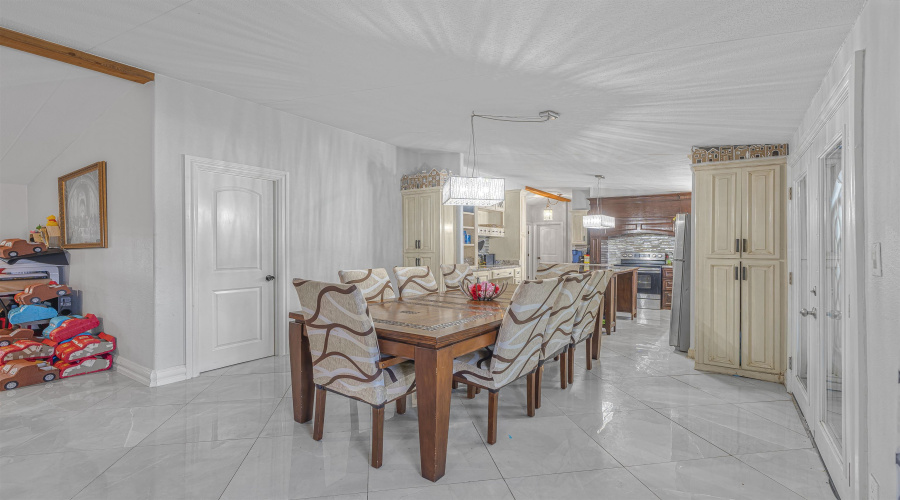 3901 Bear Claw Ln, Laredo, Texas 78043, 5 Bedrooms Bedrooms, 7 Rooms Rooms,2 BathroomsBathrooms,Residential,For Sale,3901 Bear Claw Ln,20261901