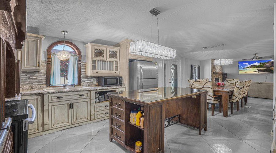 3901 Bear Claw Ln, Laredo, Texas 78043, 5 Bedrooms Bedrooms, 7 Rooms Rooms,2 BathroomsBathrooms,Residential,For Sale,3901 Bear Claw Ln,20261901