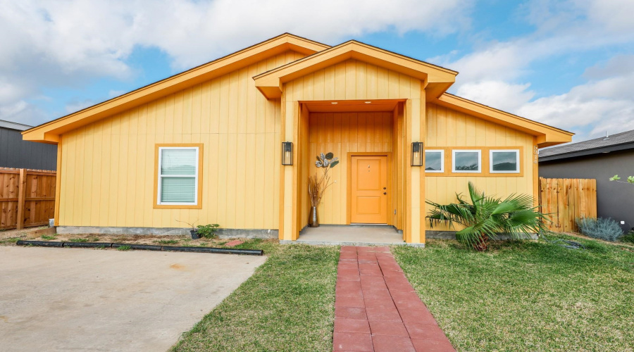 5314 Galicia Lane, LAREDO, Texas 78046, 2 Bedrooms Bedrooms, 3 Rooms Rooms,2 BathroomsBathrooms,Residential,For Sale,5314 Galicia Lane,20261902