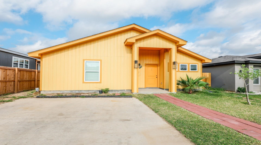 5314 Galicia Lane, LAREDO, Texas 78046, 2 Bedrooms Bedrooms, 3 Rooms Rooms,2 BathroomsBathrooms,Residential,For Sale,5314 Galicia Lane,20261902