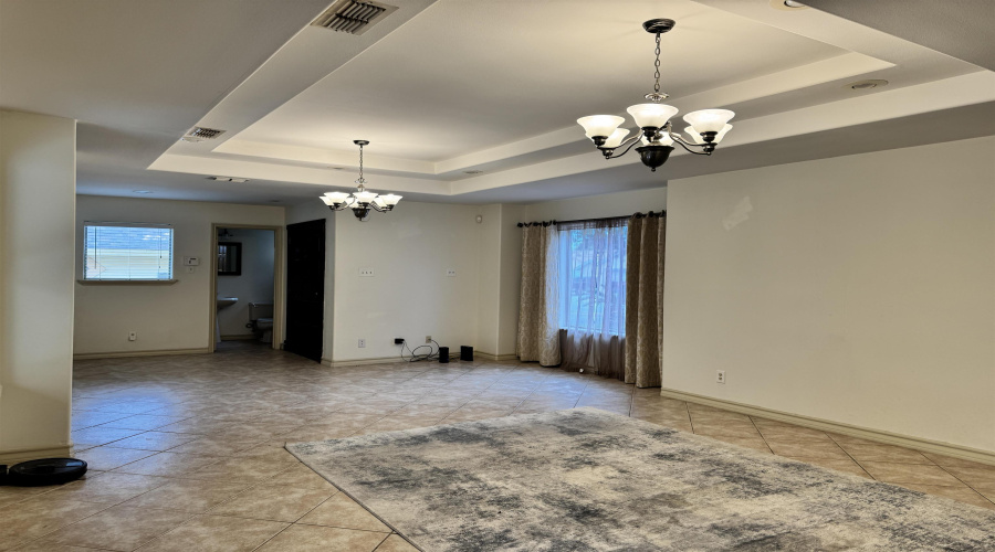 321 Newcastle Dr, Larfedo, Texas 78045, 3 Bedrooms Bedrooms, 5 Rooms Rooms,2 BathroomsBathrooms,Residential,For Sale,321 Newcastle Dr,20261903