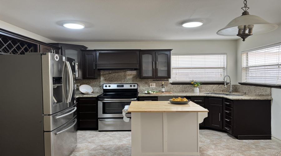 321 Newcastle Dr, Larfedo, Texas 78045, 3 Bedrooms Bedrooms, 5 Rooms Rooms,2 BathroomsBathrooms,Residential,For Sale,321 Newcastle Dr,20261903