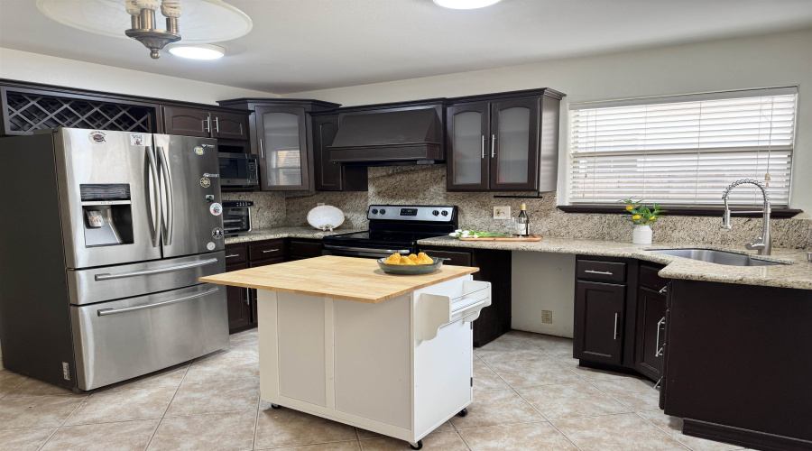 321 Newcastle Dr, Larfedo, Texas 78045, 3 Bedrooms Bedrooms, 5 Rooms Rooms,2 BathroomsBathrooms,Residential,For Sale,321 Newcastle Dr,20261903