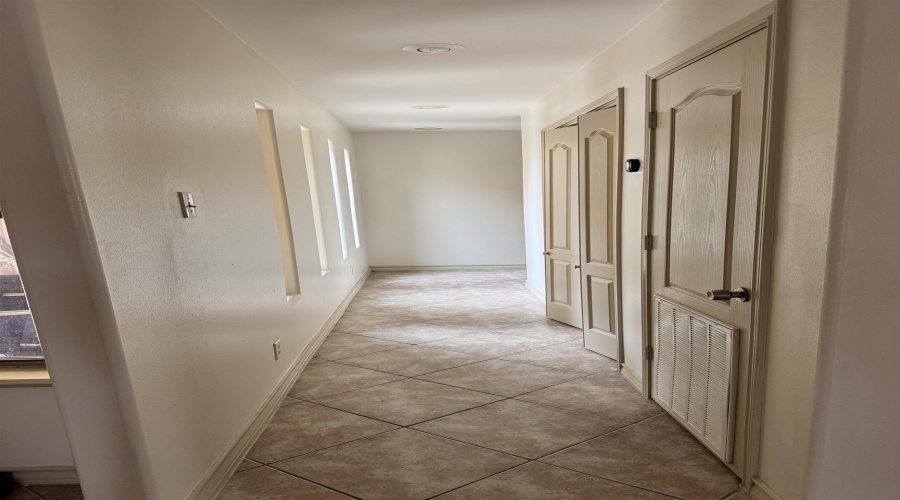 321 Newcastle Dr, Larfedo, Texas 78045, 3 Bedrooms Bedrooms, 5 Rooms Rooms,2 BathroomsBathrooms,Residential,For Sale,321 Newcastle Dr,20261903