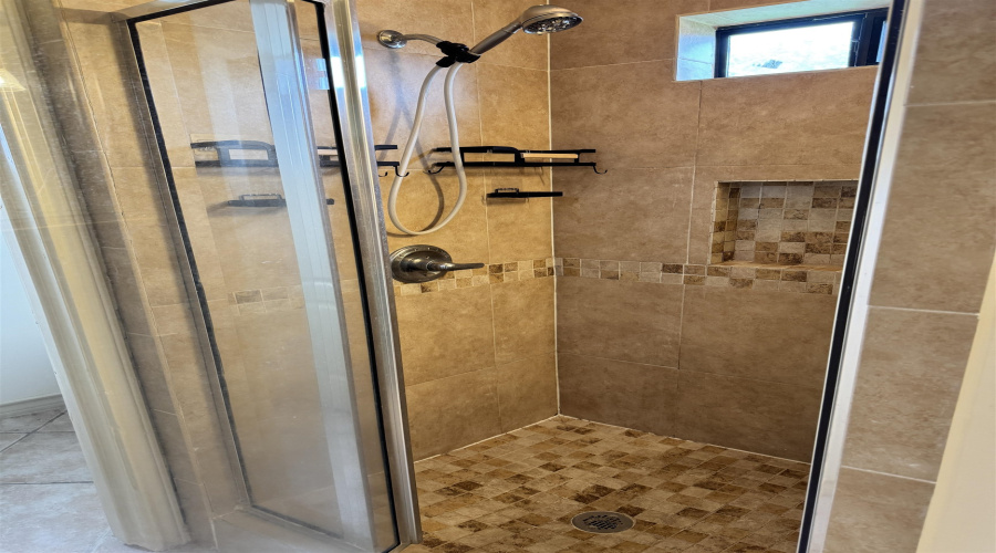 321 Newcastle Dr, Larfedo, Texas 78045, 3 Bedrooms Bedrooms, 5 Rooms Rooms,2 BathroomsBathrooms,Residential,For Sale,321 Newcastle Dr,20261903