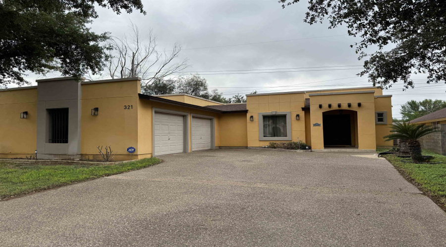 321 Newcastle Dr, Larfedo, Texas 78045, 3 Bedrooms Bedrooms, 5 Rooms Rooms,2 BathroomsBathrooms,Residential,For Sale,321 Newcastle Dr,20261903
