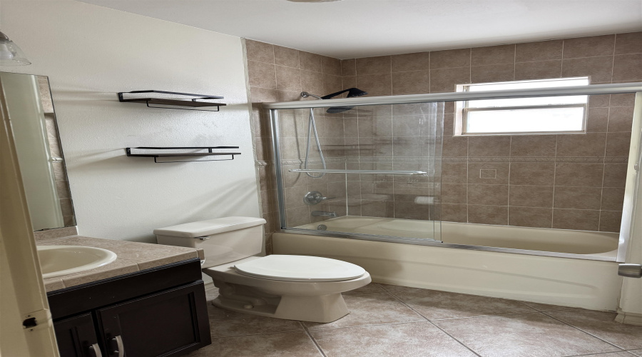 321 Newcastle Dr, Larfedo, Texas 78045, 3 Bedrooms Bedrooms, 5 Rooms Rooms,2 BathroomsBathrooms,Residential,For Sale,321 Newcastle Dr,20261903