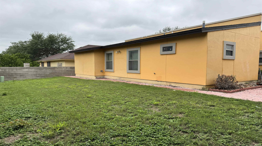 321 Newcastle Dr, Larfedo, Texas 78045, 3 Bedrooms Bedrooms, 5 Rooms Rooms,2 BathroomsBathrooms,Residential,For Sale,321 Newcastle Dr,20261903