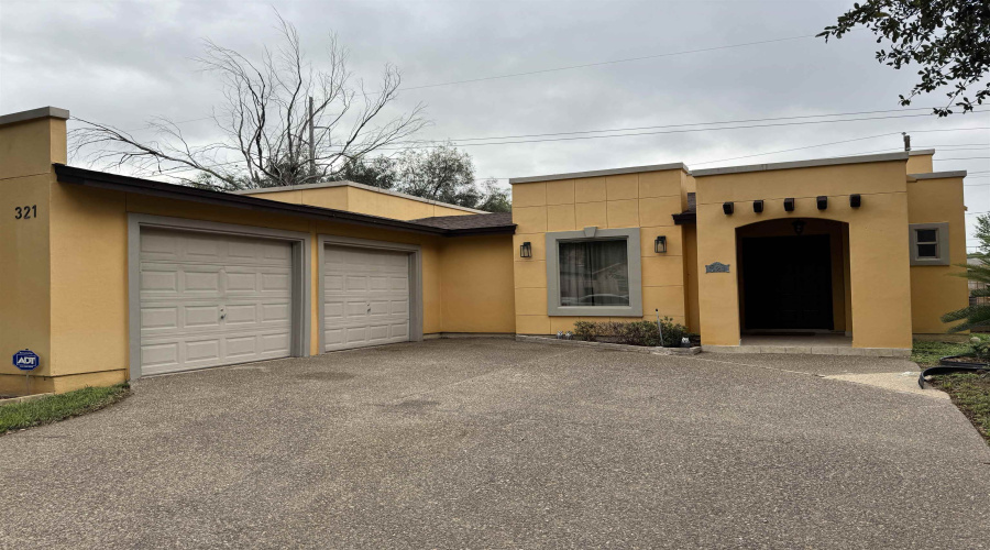 321 Newcastle Dr, Larfedo, Texas 78045, 3 Bedrooms Bedrooms, 5 Rooms Rooms,2 BathroomsBathrooms,Residential,For Sale,321 Newcastle Dr,20261903