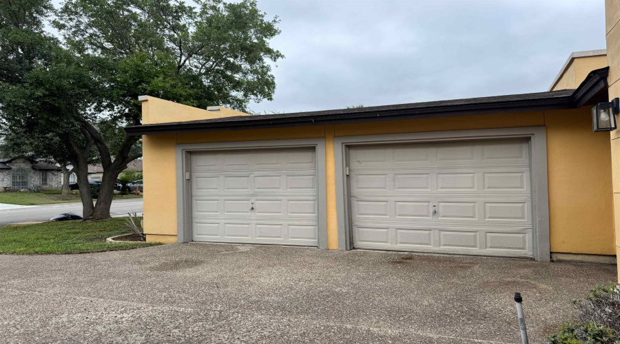 321 Newcastle Dr, Larfedo, Texas 78045, 3 Bedrooms Bedrooms, 5 Rooms Rooms,2 BathroomsBathrooms,Residential,For Sale,321 Newcastle Dr,20261903