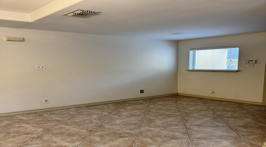 321 Newcastle Dr, Larfedo, Texas 78045, 3 Bedrooms Bedrooms, 5 Rooms Rooms,2 BathroomsBathrooms,Residential,For Sale,321 Newcastle Dr,20261903