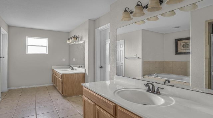 617 Pinos Cr, Laredo, Texas 78043, 4 Bedrooms Bedrooms, 7 Rooms Rooms,2 BathroomsBathrooms,Residential,For Sale,617 Pinos Cr,20261905