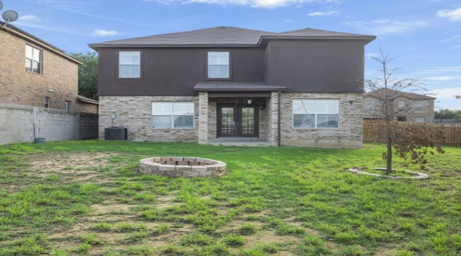 617 Pinos Cr, Laredo, Texas 78043, 4 Bedrooms Bedrooms, 7 Rooms Rooms,2 BathroomsBathrooms,Residential,For Sale,617 Pinos Cr,20261905