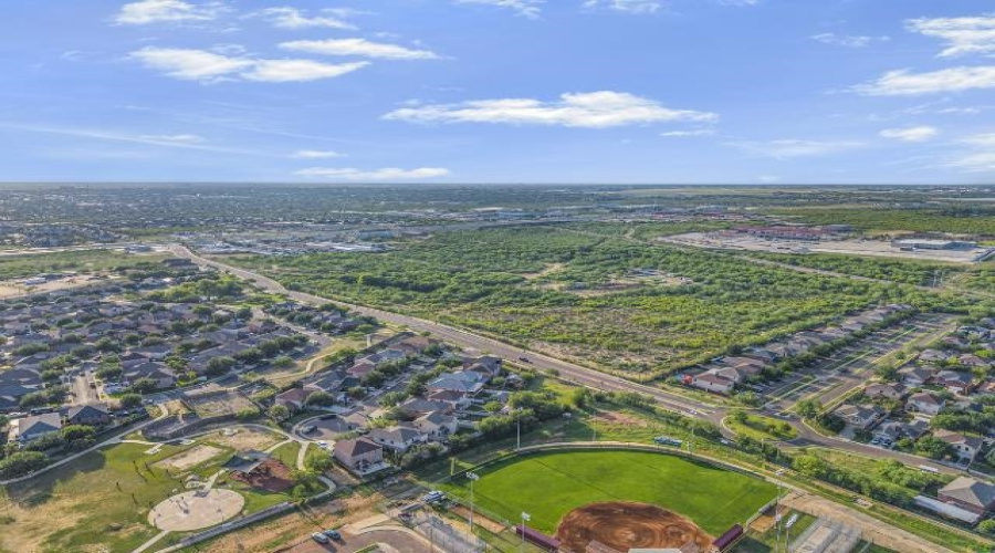 617 Pinos Cr, Laredo, Texas 78043, 4 Bedrooms Bedrooms, 7 Rooms Rooms,2 BathroomsBathrooms,Residential,For Sale,617 Pinos Cr,20261905