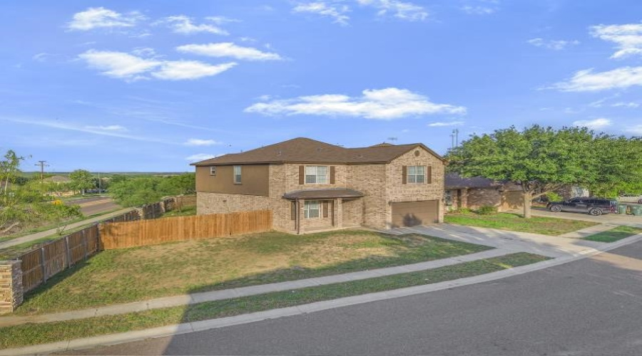 617 Pinos Cr, Laredo, Texas 78043, 4 Bedrooms Bedrooms, 7 Rooms Rooms,2 BathroomsBathrooms,Residential,For Sale,617 Pinos Cr,20261905