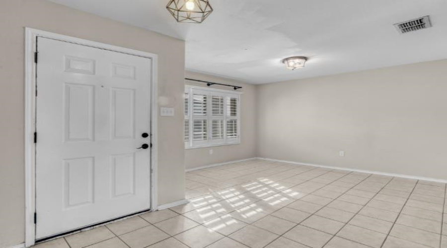 617 Pinos Cr, Laredo, Texas 78043, 4 Bedrooms Bedrooms, 7 Rooms Rooms,2 BathroomsBathrooms,Residential,For Sale,617 Pinos Cr,20261905