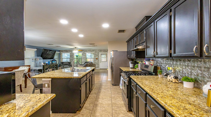 3306 Mandela Ct, Laredo, Texas 78046, 4 Bedrooms Bedrooms, 7 Rooms Rooms,3 BathroomsBathrooms,Residential,For Sale,3306 Mandela Ct,20261910