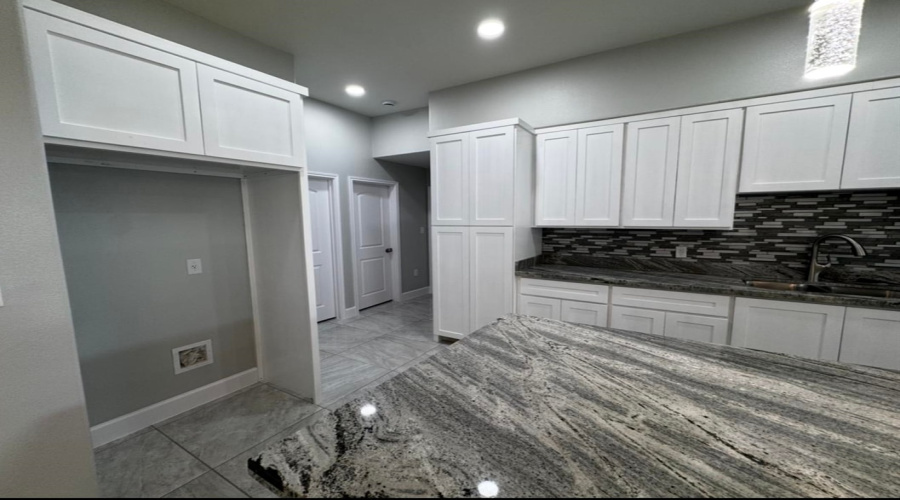 129 Asturias Cts, Laredo, Texas 78046, 4 Bedrooms Bedrooms, 5 Rooms Rooms,3 BathroomsBathrooms,Residential,For Sale,129 Asturias Cts,20261911