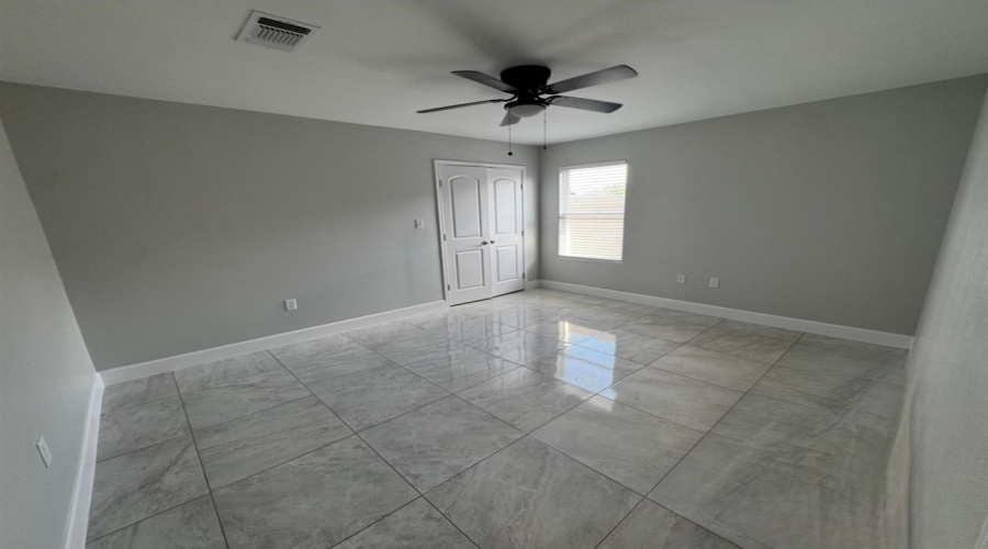 129 Asturias Cts, Laredo, Texas 78046, 4 Bedrooms Bedrooms, 5 Rooms Rooms,3 BathroomsBathrooms,Residential,For Sale,129 Asturias Cts,20261911