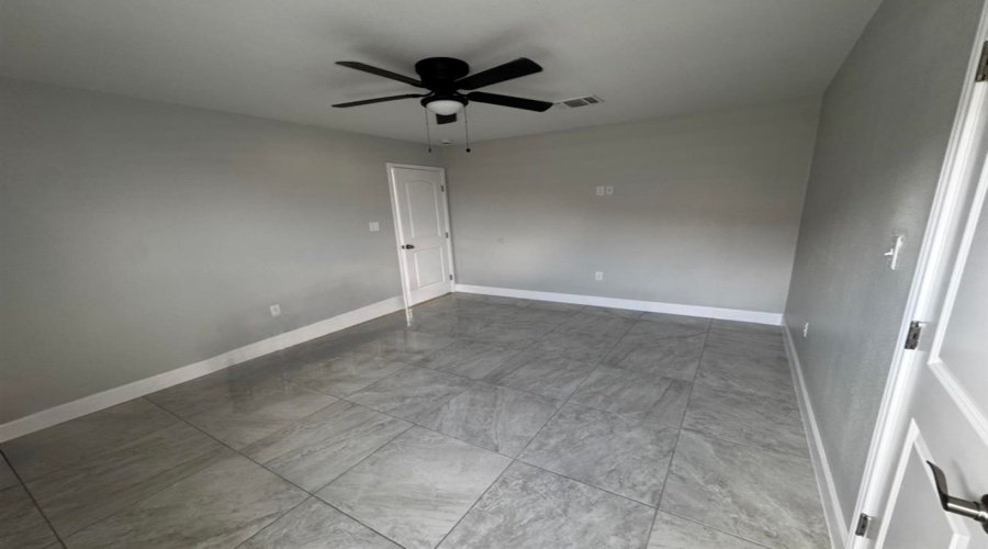 129 Asturias Cts, Laredo, Texas 78046, 4 Bedrooms Bedrooms, 5 Rooms Rooms,3 BathroomsBathrooms,Residential,For Sale,129 Asturias Cts,20261911