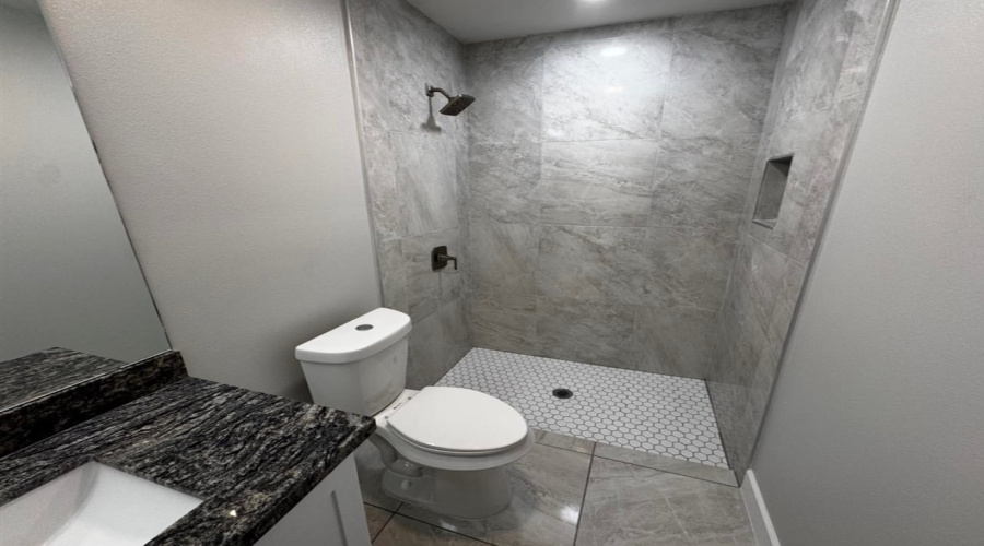 129 Asturias Cts, Laredo, Texas 78046, 4 Bedrooms Bedrooms, 5 Rooms Rooms,3 BathroomsBathrooms,Residential,For Sale,129 Asturias Cts,20261911