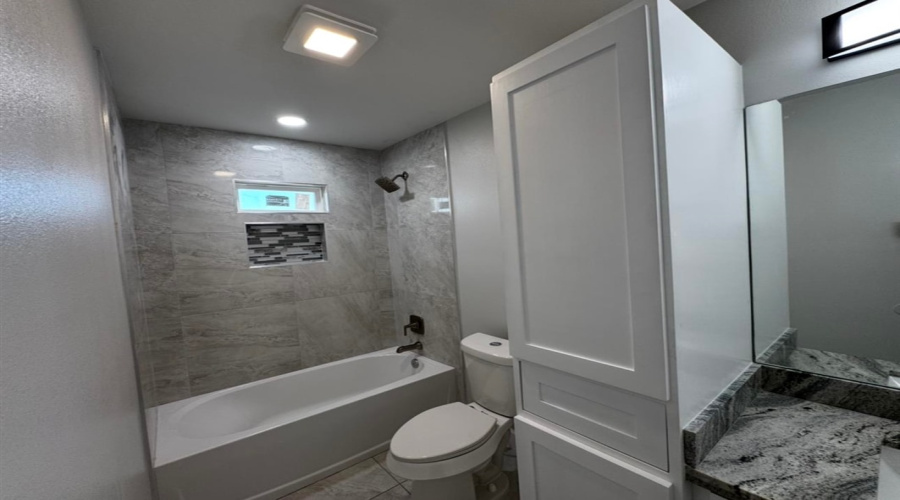 129 Asturias Cts, Laredo, Texas 78046, 4 Bedrooms Bedrooms, 5 Rooms Rooms,3 BathroomsBathrooms,Residential,For Sale,129 Asturias Cts,20261911