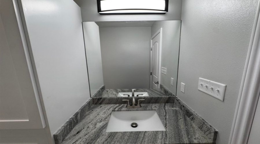 129 Asturias Cts, Laredo, Texas 78046, 4 Bedrooms Bedrooms, 5 Rooms Rooms,3 BathroomsBathrooms,Residential,For Sale,129 Asturias Cts,20261911